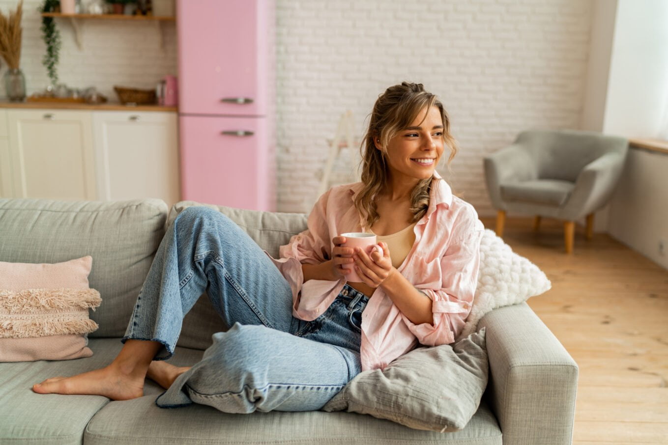 Graceful,Woman,In,Casual,Clothes,Resting,Un,Sofa,In,Cozy